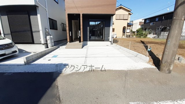 所沢市狭山ヶ丘2丁目・全2棟　新築一戸建　2号棟の駐車場|並列2台可能（車種制限あり）