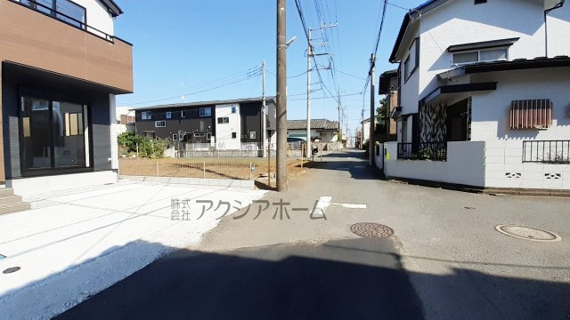 所沢市狭山ヶ丘2丁目・全2棟　新築一戸建　2号棟の前面道路含む現地写真