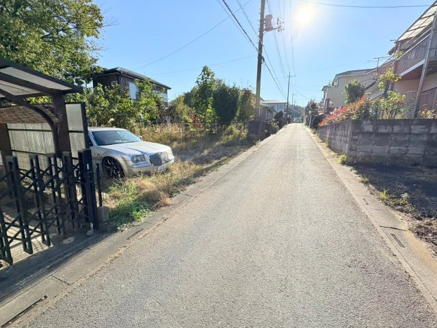 入間郡毛呂山町西戸　建築条件なし売地　東武越生線『東毛呂駅』徒歩45分　の前面道路含む現地写真