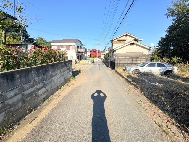入間郡毛呂山町西戸　建築条件なし売地　東武越生線『東毛呂駅』徒歩45分　の前面道路含む現地写真