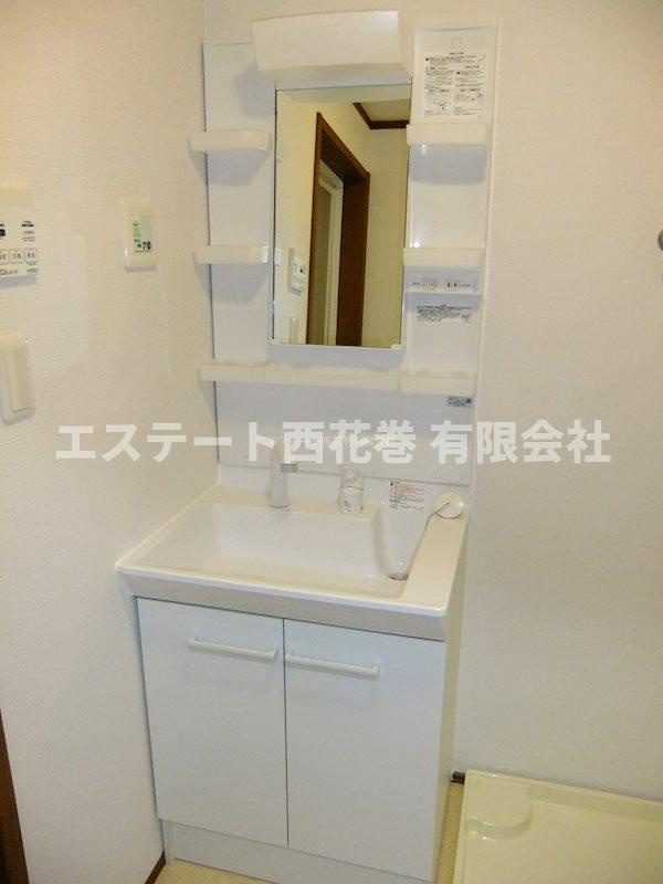 チュテレールＡの独立洗面台|シャワー付洗面化粧台