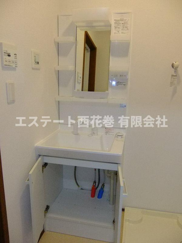 チュテレールＡの独立洗面台|シャワー付洗面化粧台