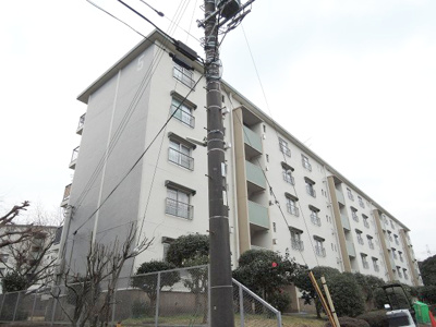【外観】 | 六浦台団地5号棟 | 総戸数40戸、1971年1月築、管理人は日勤勤務につき管理体制良好です♪