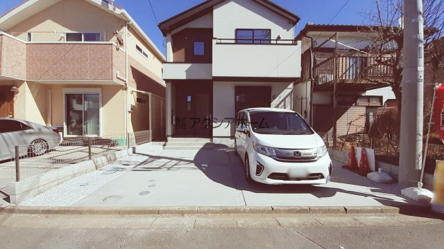 入間市扇台4丁目・全1棟　新築一戸建　～リビング階段～の駐車場|並列駐車2台可能です