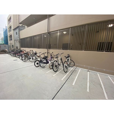 【駐車場】 | エグゼ弁天町 | 駐車場に車を止められます