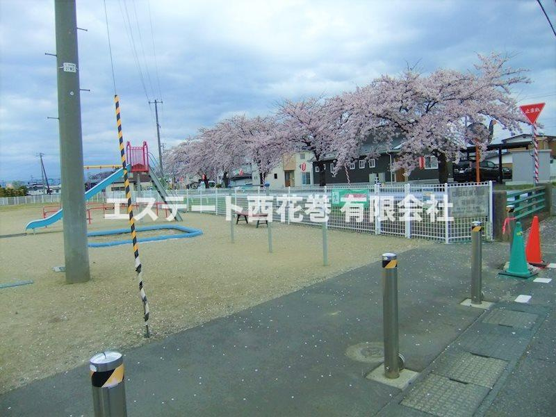 ディアス四日町|北側道路向かいに小さな公園があります