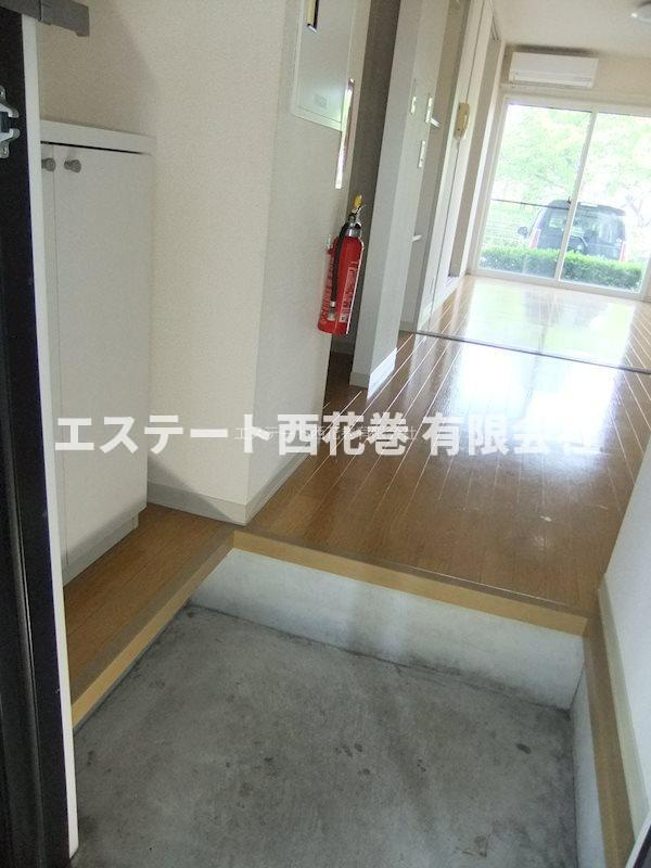 ディアス四日町の玄関