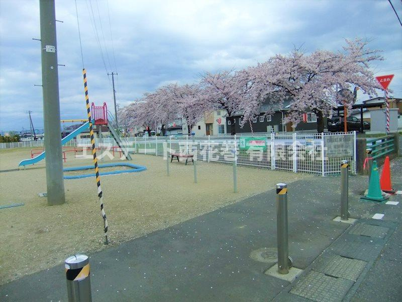 ディアス四日町の周辺|北側道路向かいに小さな公園があります