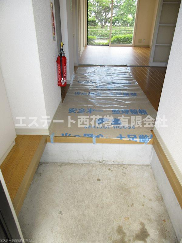 ディアス四日町の玄関