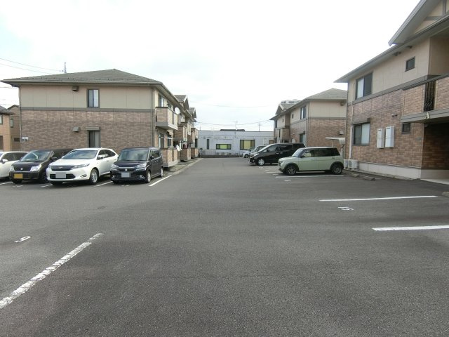 プラシード　C棟の駐車場