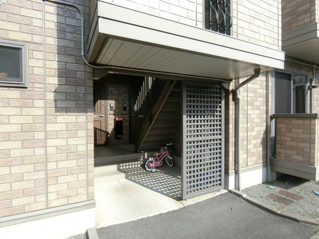 プラシード　C棟のエントランス