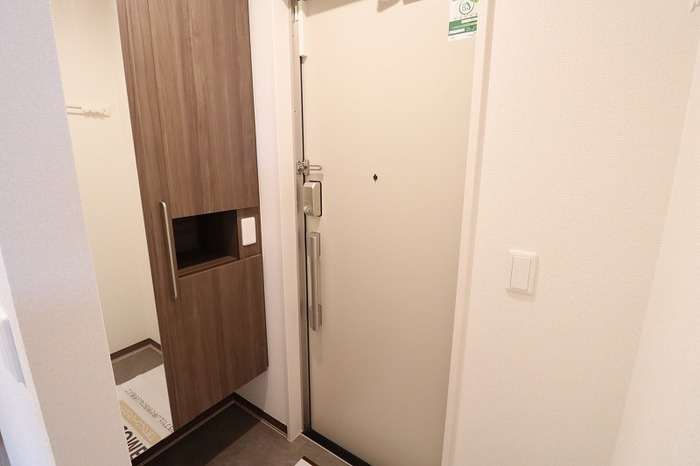 グランセレスタＢの玄関|トールタイプシューズボックス
