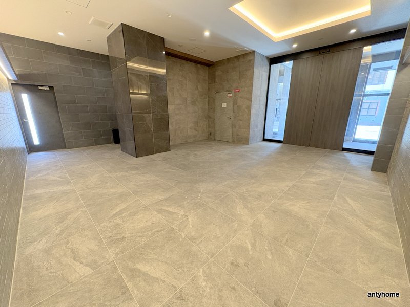 プレサンス難波デヴァンテ　仲介手数料無料のロビー