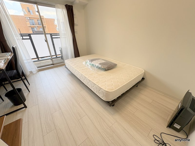 プレサンス難波デヴァンテ　仲介手数料無料の居間・リビング