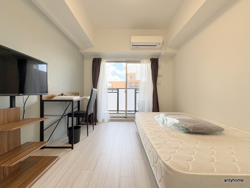 プレサンス難波デヴァンテ　仲介手数料無料の居間・リビング