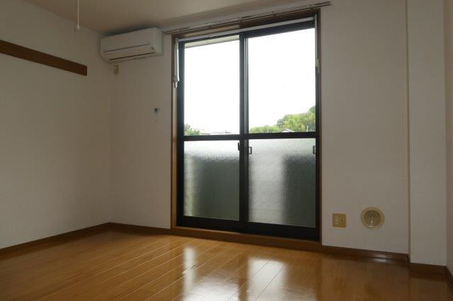 天神ヒルズＡの居間・リビング|洋室