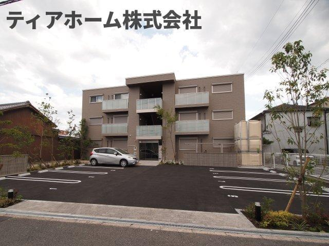 シャーメゾン片塩の駐車場