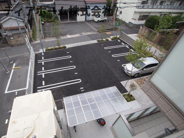 シャーメゾン片塩の駐車場