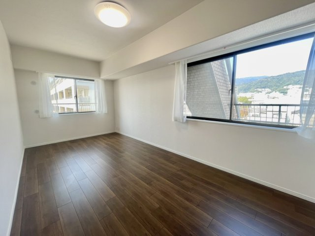 ルネ本山南の洋室|明るい洋室です