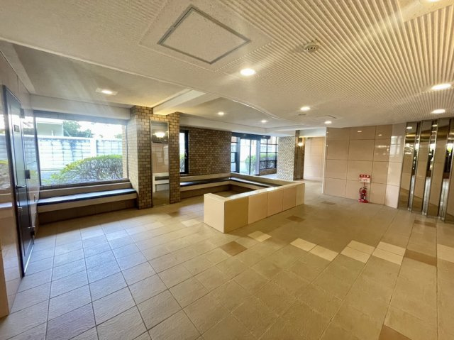 ルネ本山南のエントランス|落ち着いたエントランスです