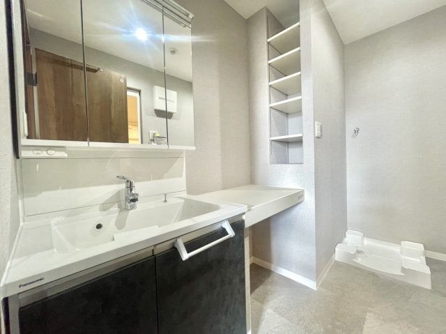 ルネ本山南の洗面所|明るい洗面所です