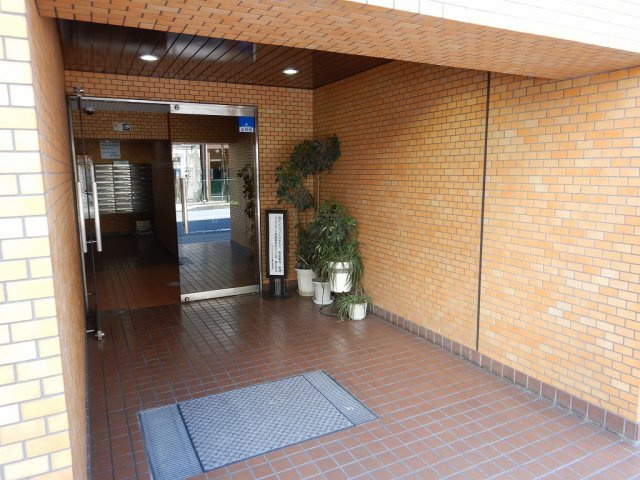 ライオンズプラザ亀戸のエントランス