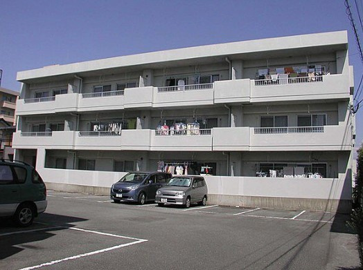 ライブタウン津福 Bの駐車場