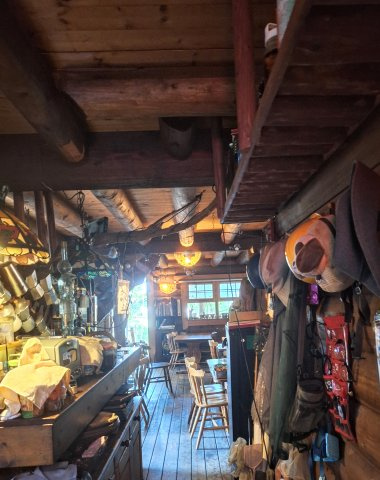 伊勢原市東富岡　店舗兼住宅の大型ログハウスの洗面所