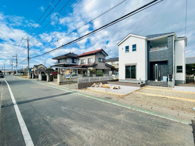 前橋市稲荷新田町の前面道路含む現地写真|前面道路6ｍ以上で出入りも安心♪