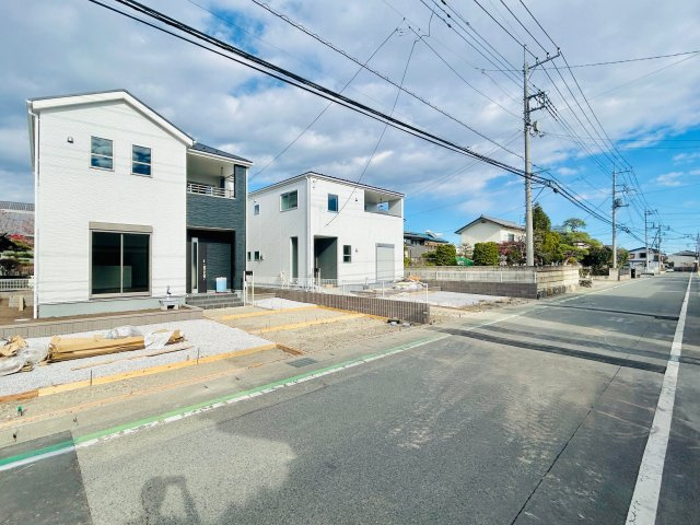 前橋市稲荷新田町の前面道路含む現地写真|大きめのお車をお持ちの方でも難なく移動できます(^^)/