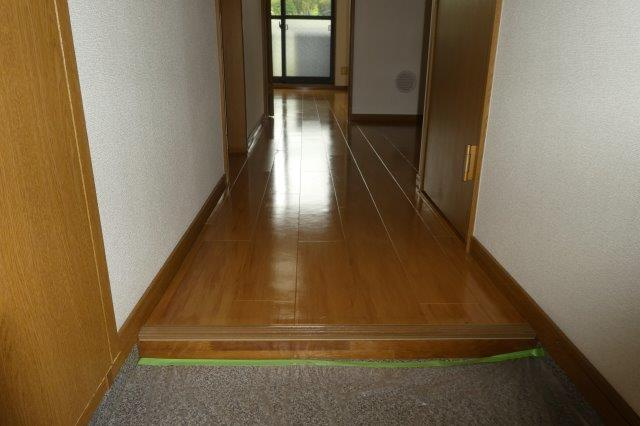 倉敷市徳芳のアパートの玄関