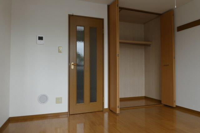 倉敷市徳芳のアパートの居間・リビング