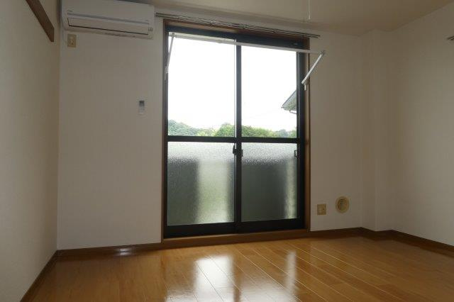 倉敷市徳芳のアパートの洋室
