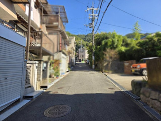 【前面道路含む現地写真】