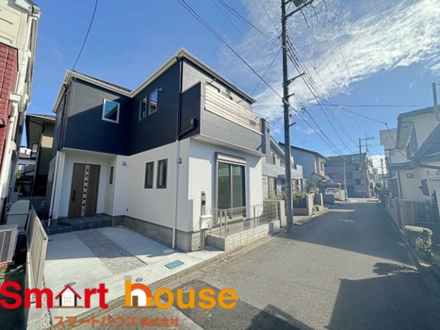 相模原市中央区すすきの町　新築1棟の前面道路含む現地写真|お住まいの前面道路が広いと駐車が楽になり、陽当たりも遮られないので明るく居心地の良いお家になります♪