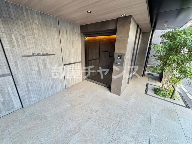 ルーエ今池のエントランス