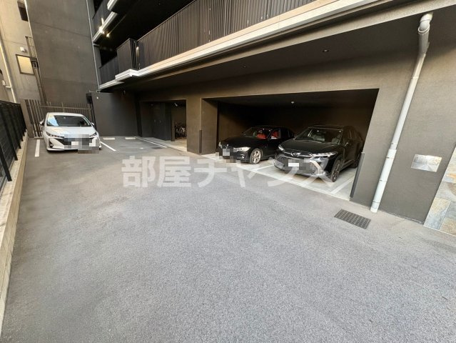 ルーエ今池の駐車場