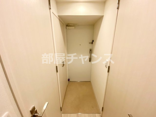 ルーエ今池の玄関