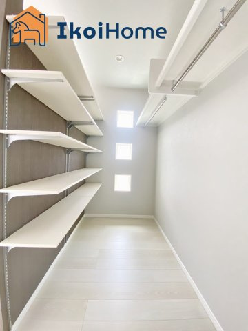 神戸市西区春日台9丁目　中古戸建の内装|●年中無休：当日予約可●　収納スペースも広く、荷物が多くなりやすいお子様なども安心です。