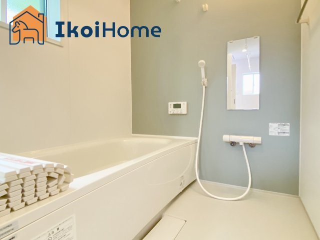 神戸市西区春日台9丁目　中古戸建の浴室|●年中無休：当日予約可●　小窓ございますので通気・換気良好です。清潔な空間を保っていただけます。