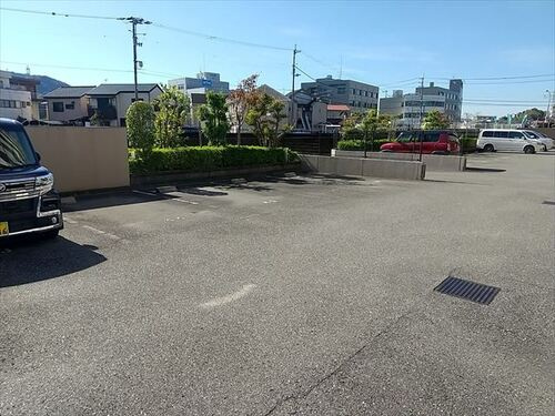 アルファステイツ城山町の駐車場|駐車場：前回募集時/2022年11月の写真     （2022年11月撮影）