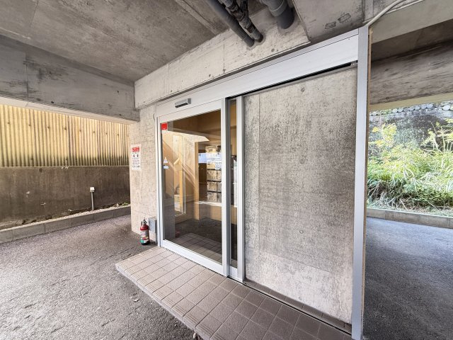 レジデンス山手のエントランス