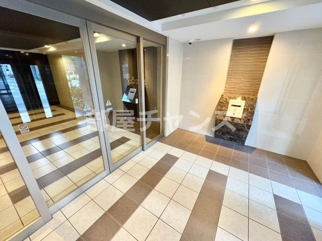 プレサンス池下トレスのエントランス