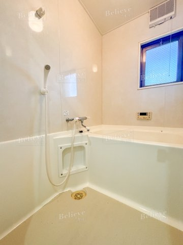 レジデンスYの浴室|追い焚き付きのお風呂です♪