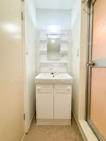 レジデンスYの独立洗面台|広い洗面スペースです★