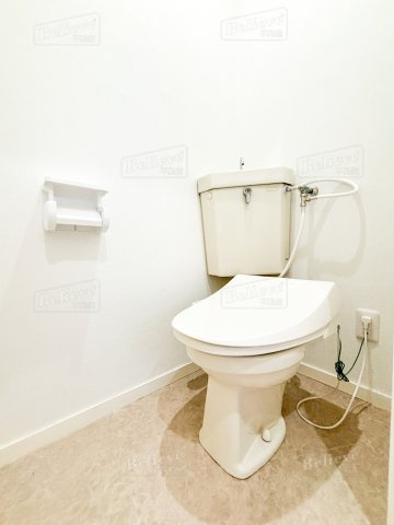 レジデンスYのトイレ|嬉しい温水洗浄便座付き♪