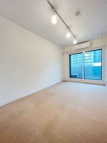 「防音マンション」ハーモニーグラシア大山の居間・リビング|居室は防音床、防音壁、防音天井となっており、コンクリートの厚みは１８０㎜と、まさに楽器を演奏するためにつくられた24時間楽器演奏可能の防音室です。（※他部屋　参考写真）
