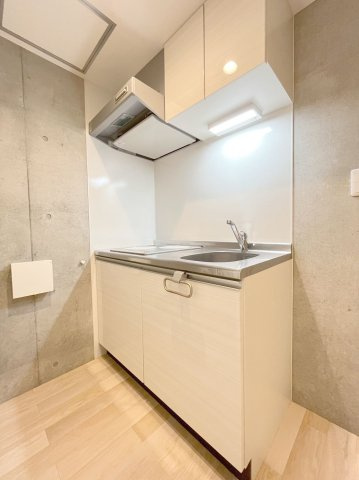 「防音マンション」ハーモニーグラシア大山のキッチン|キッチンはIHコンロ2口、ちゃんとまな板スペースも確保してます