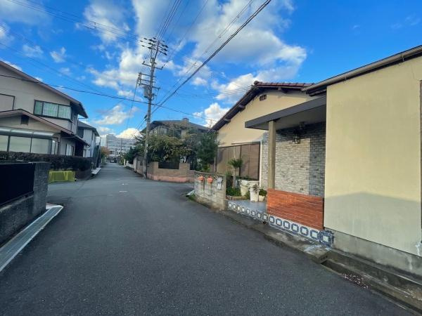 和歌山市小倉　中古戸建の前面道路含む現地写真