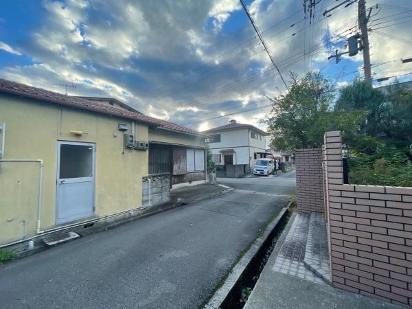和歌山市小倉　中古戸建の前面道路含む現地写真